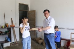 赴村建扶贫点走访慰问